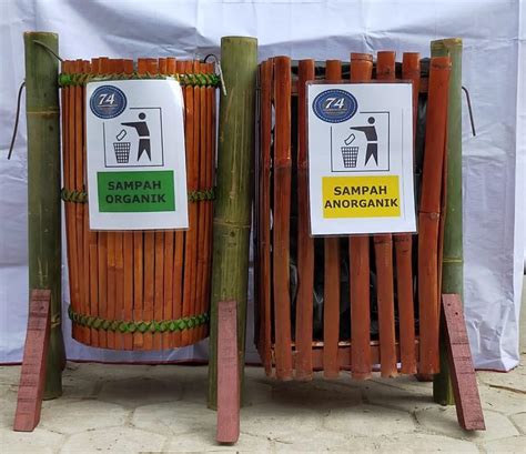 Peduli Lingkungan, Kelompok 74 KKM Unsera Buat Tempat Sampah Dari Bambu